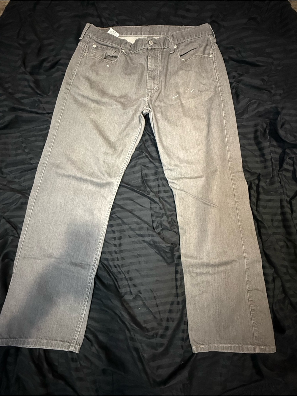 Levi’s 569 Loose Straight Gray Jeans Men’s 
Distressed Paint Splatter